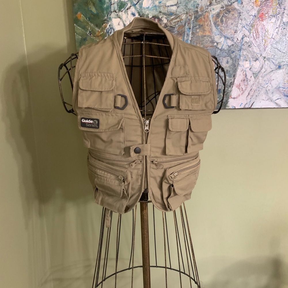 Guide Series fishing vest in size M.
